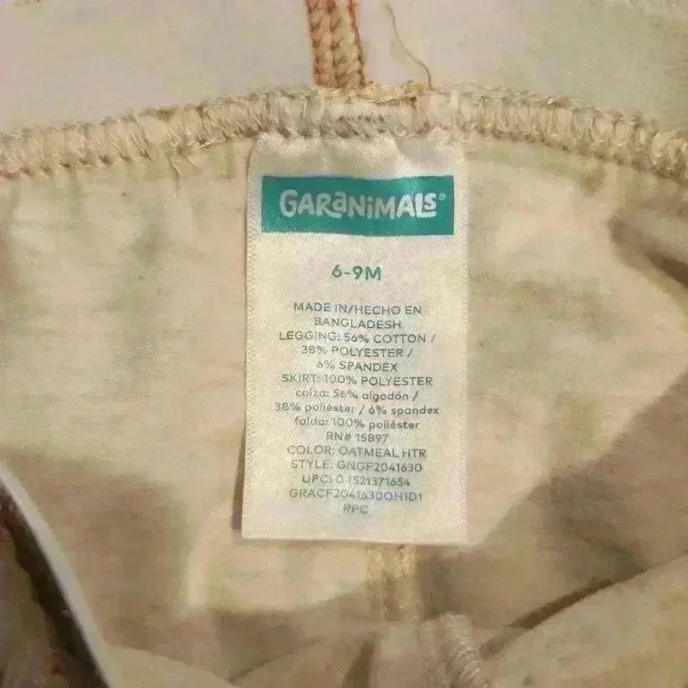 2 Piece Holiday Outfit. Top Old Navy Size 6-12 months. Bottoms Garanimals - Picture 8 of 8